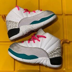 Jordan 12 Retro White Vapor Green size 6 c